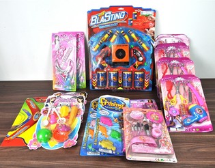 ОСТАТКИ АССОРТИМЕНТА ИГРУШЕК НА КАРТОНЕ (17 шт.)